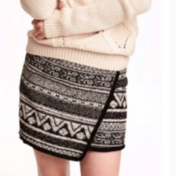 H&M Jacquard Weave Black and Cream Faux Wrap Fringe Mini Skirt Sz 6 - Picture 5 of 6
